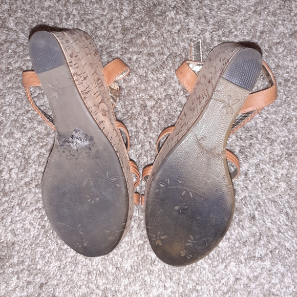 Shoes - Picture 3 of 4